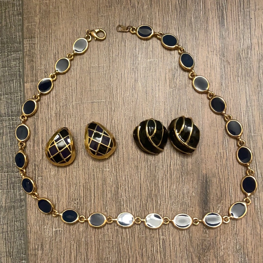 Necklace W/ 2 Pairs matching Earrings